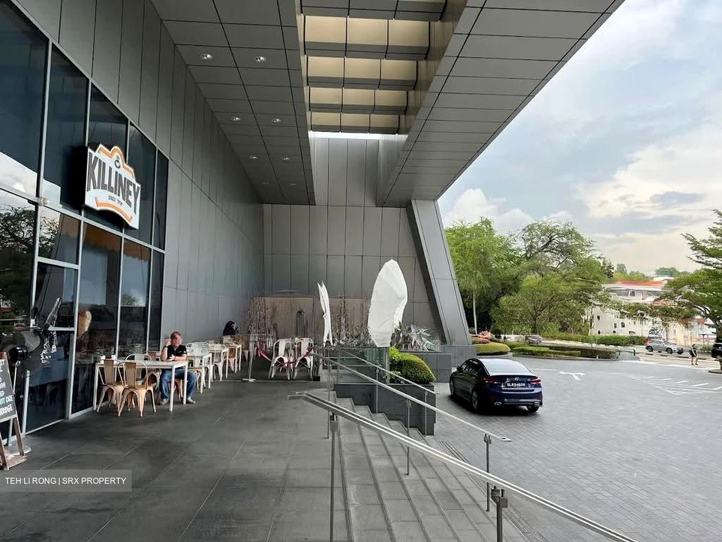 Fragrance Empire Building (D5), Retail #635876431